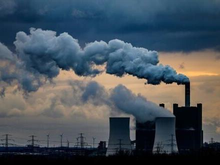 EU leaders lay out conditions for emissions target deal